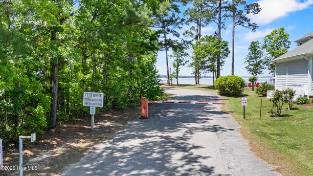 905 Charleston Place, Sneads Ferry, NC 28460