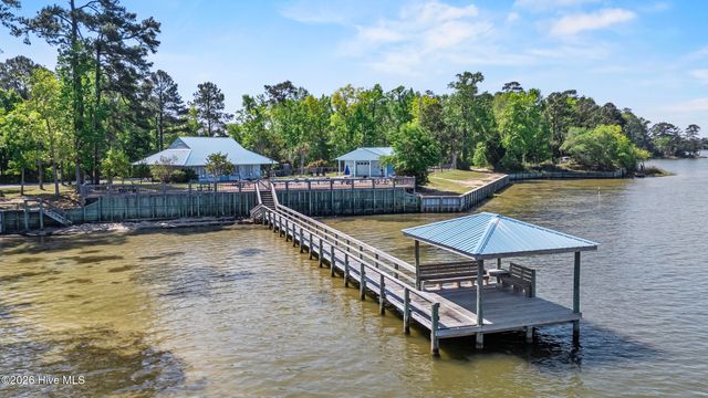905 Charleston Place, Sneads Ferry, NC 28460