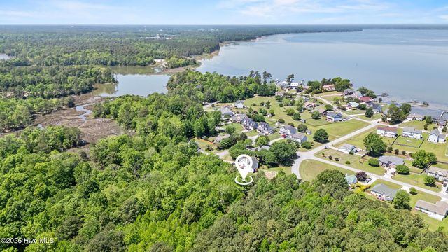 905 Charleston Place, Sneads Ferry, NC 28460
