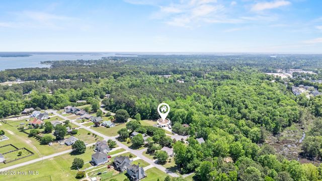 905 Charleston Place, Sneads Ferry, NC 28460