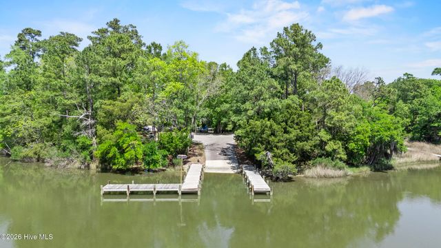 905 Charleston Place, Sneads Ferry, NC 28460