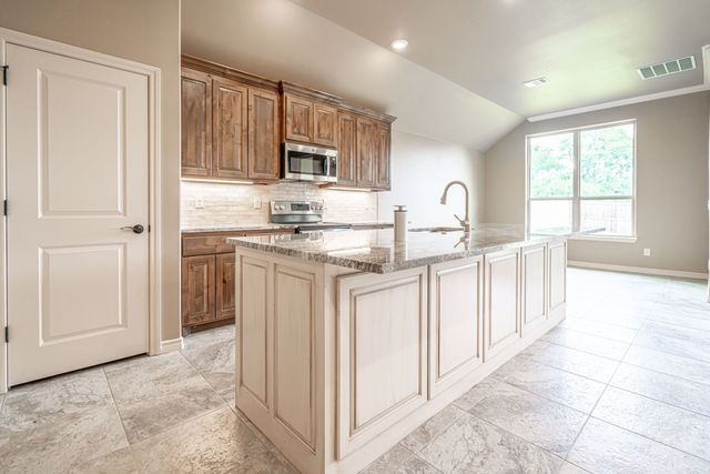 2600 Creek Drive, Granbury, TX 76048