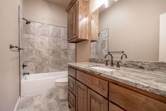 2600 Creek Drive, Granbury, TX 76048