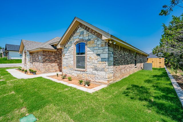2600 Creek Drive, Granbury, TX 76048