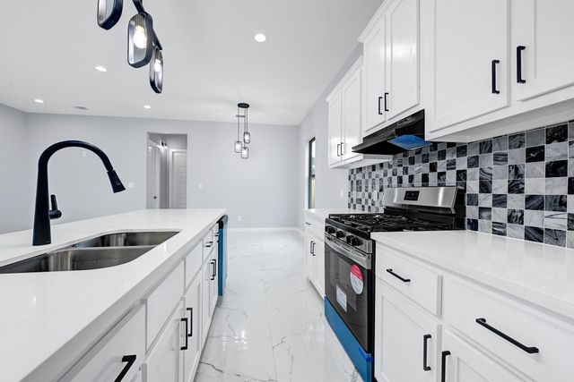 90 Burress Street B, Houston, TX 77022