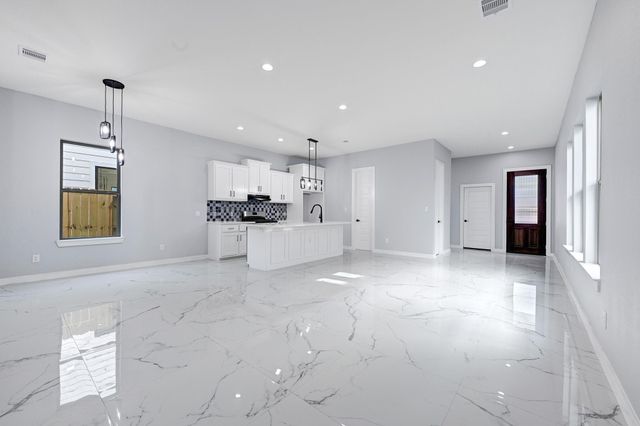 90 Burress Street B, Houston, TX 77022