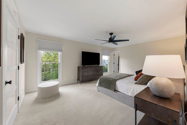 1921 Wexford Circle, Wheaton, IL 60189
