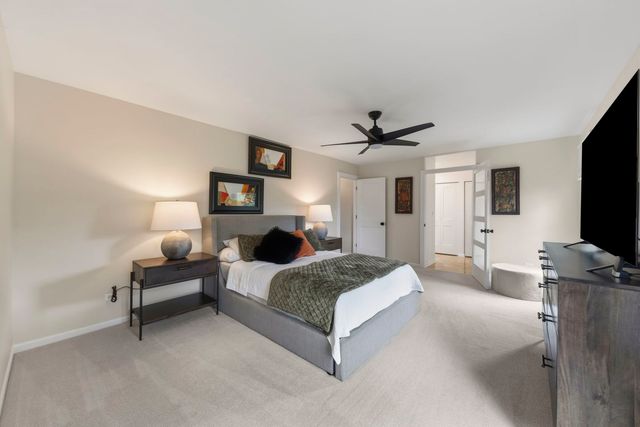 1921 Wexford Circle, Wheaton, IL 60189