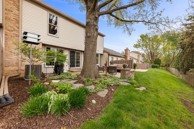 1921 Wexford Circle, Wheaton, IL 60189