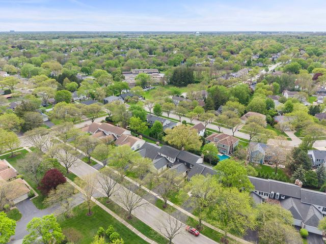 1921 Wexford Circle, Wheaton, IL 60189