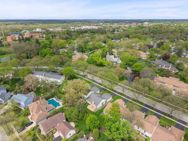1921 Wexford Circle, Wheaton, IL 60189