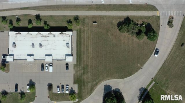 3280 RIDGE Point BLDG2, Bettendorf, IA 52722