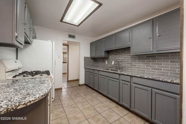 2100 Calle De Suenos, Las Cruces, NM 88001