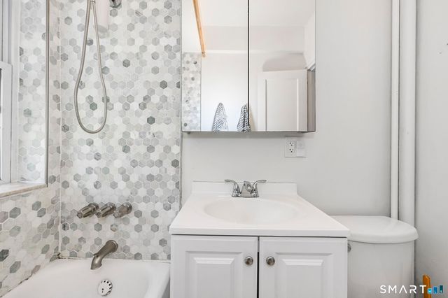 70 Strawberry Hill Avenue 1-3A, Stamford, CT 06902