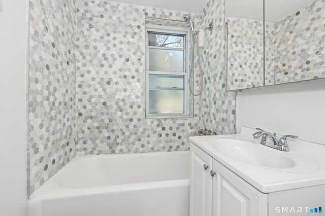 70 Strawberry Hill Avenue 1-3A, Stamford, CT 06902