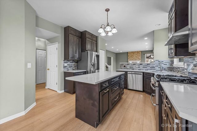 2045 Morningview Drive, Hoffman Estates, IL 60192