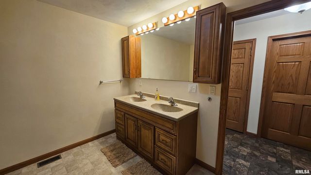 1205 S MAIN Street, Lewistown, IL 61542