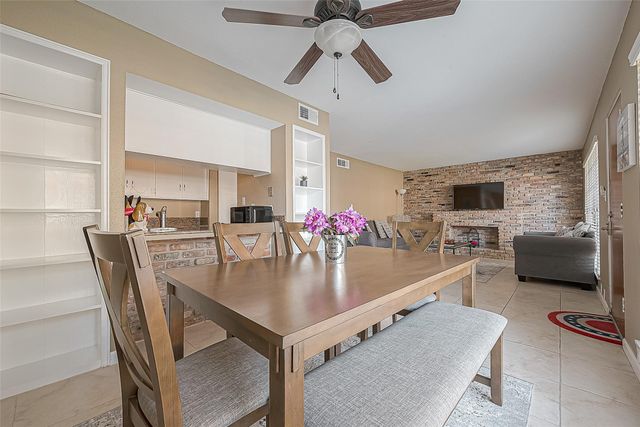 2101 Fountain View Drive 19, Houston, TX 77057