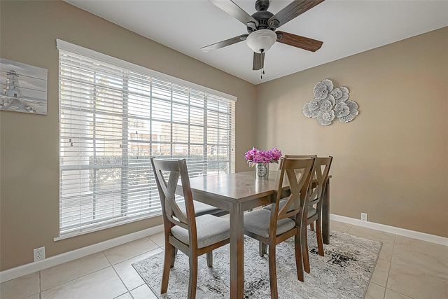 2101 Fountain View Drive 19, Houston, TX 77057