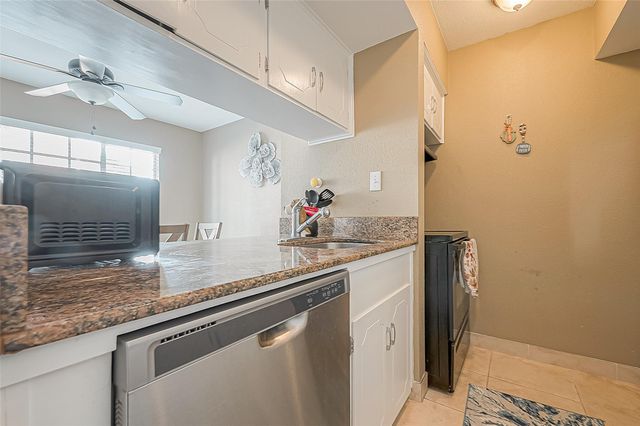 2101 Fountain View Drive 19, Houston, TX 77057