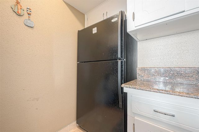 2101 Fountain View Drive 19, Houston, TX 77057