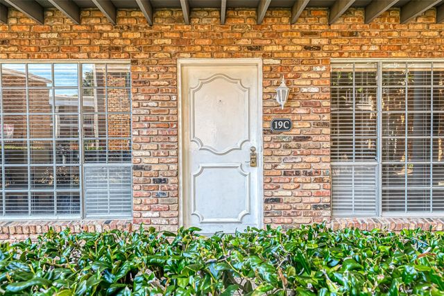 2101 Fountain View Drive 19, Houston, TX 77057