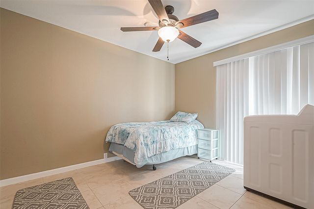 2101 Fountain View Drive 19, Houston, TX 77057