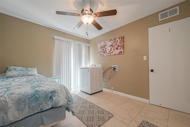 2101 Fountain View Drive 19, Houston, TX 77057