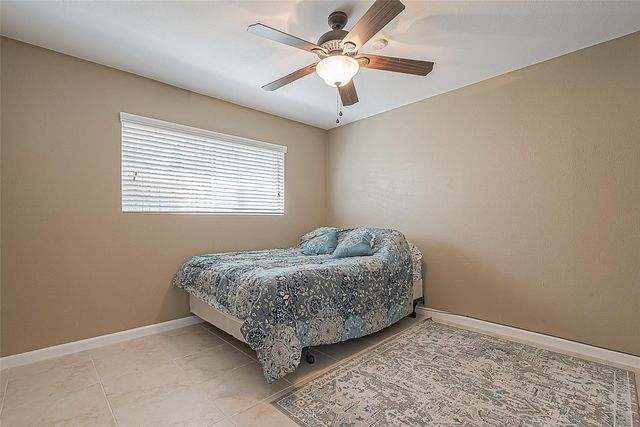 2101 Fountain View Drive 19, Houston, TX 77057