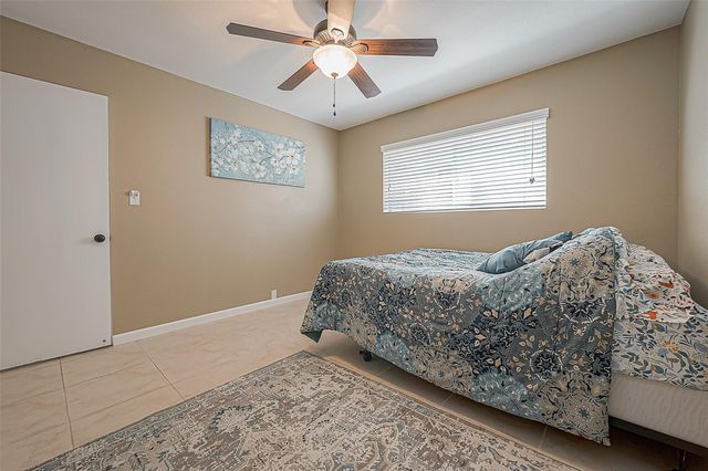 2101 Fountain View Drive 19, Houston, TX 77057