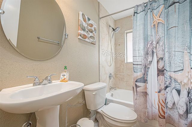 2101 Fountain View Drive 19, Houston, TX 77057