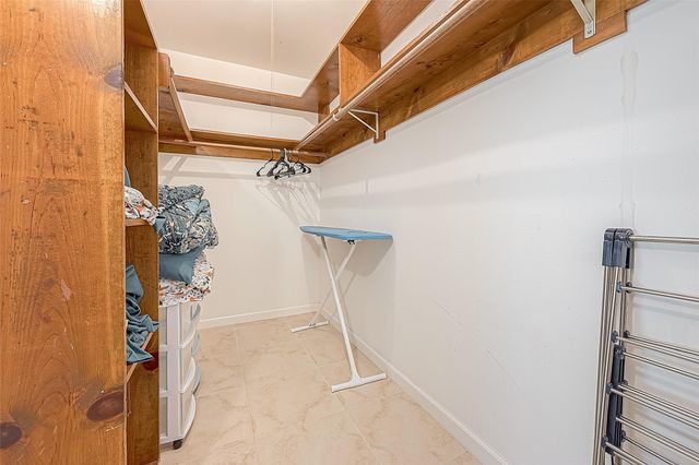 2101 Fountain View Drive 19, Houston, TX 77057