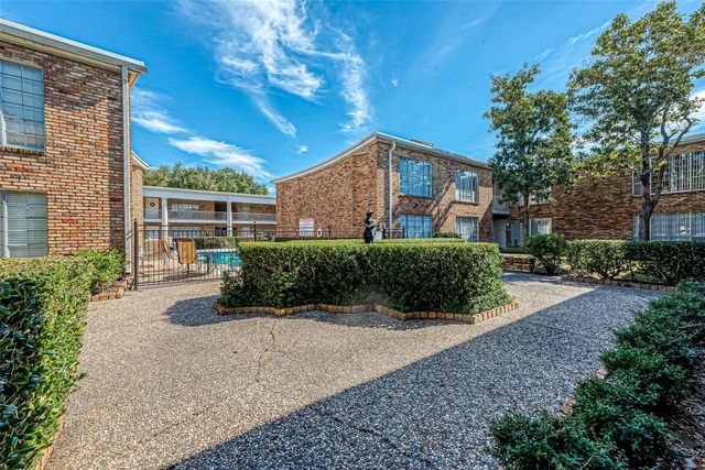 2101 Fountain View Drive 19, Houston, TX 77057
