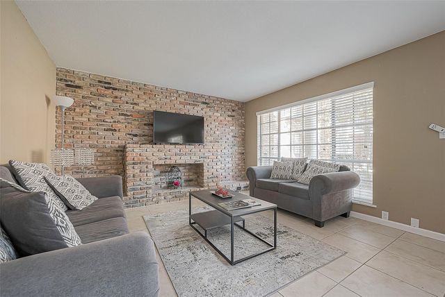 2101 Fountain View Drive 19, Houston, TX 77057
