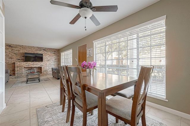 2101 Fountain View Drive 19, Houston, TX 77057