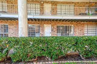 2101 Fountain View Drive 19, Houston, TX 77057