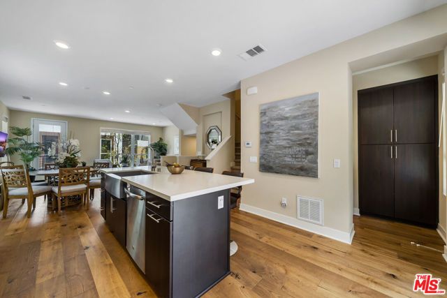 6746 W Gill Way, Los Angeles, CA 90068