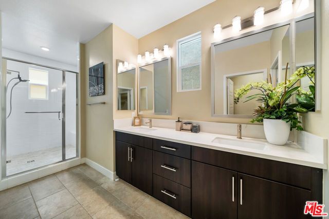 6746 W Gill Way, Los Angeles, CA 90068