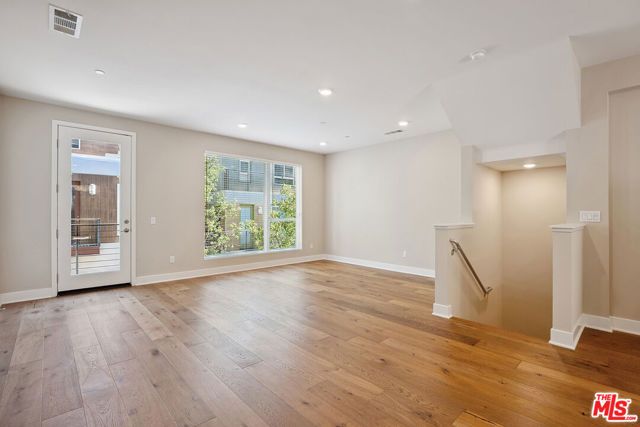 6746 W Gill Way, Los Angeles, CA 90068