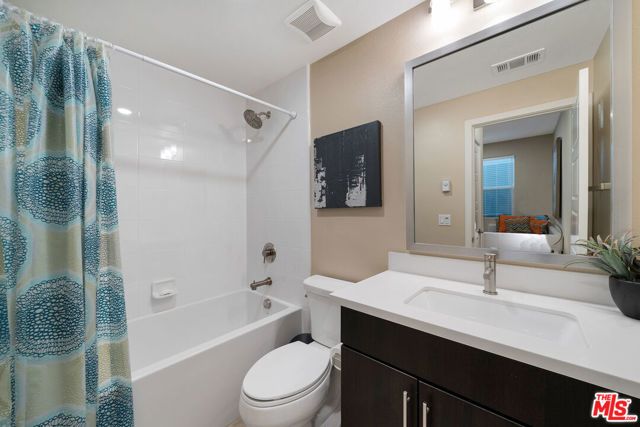 6746 W Gill Way, Los Angeles, CA 90068