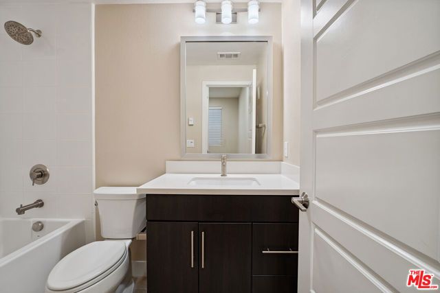 6746 W Gill Way, Los Angeles, CA 90068