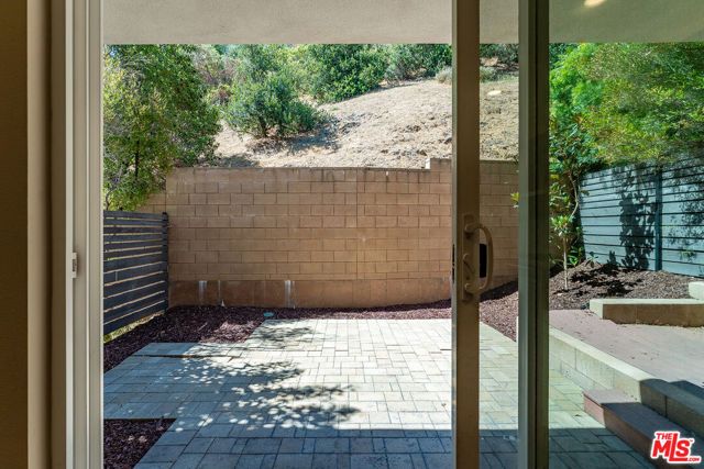 6746 W Gill Way, Los Angeles, CA 90068