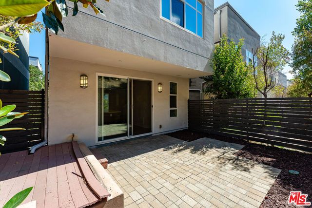 6746 W Gill Way, Los Angeles, CA 90068