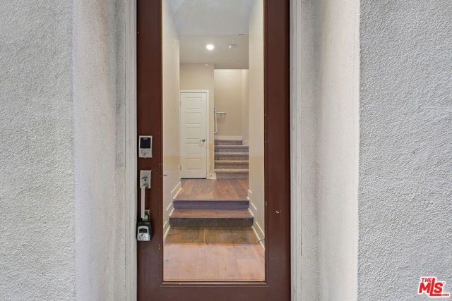 6746 W Gill Way, Los Angeles, CA 90068