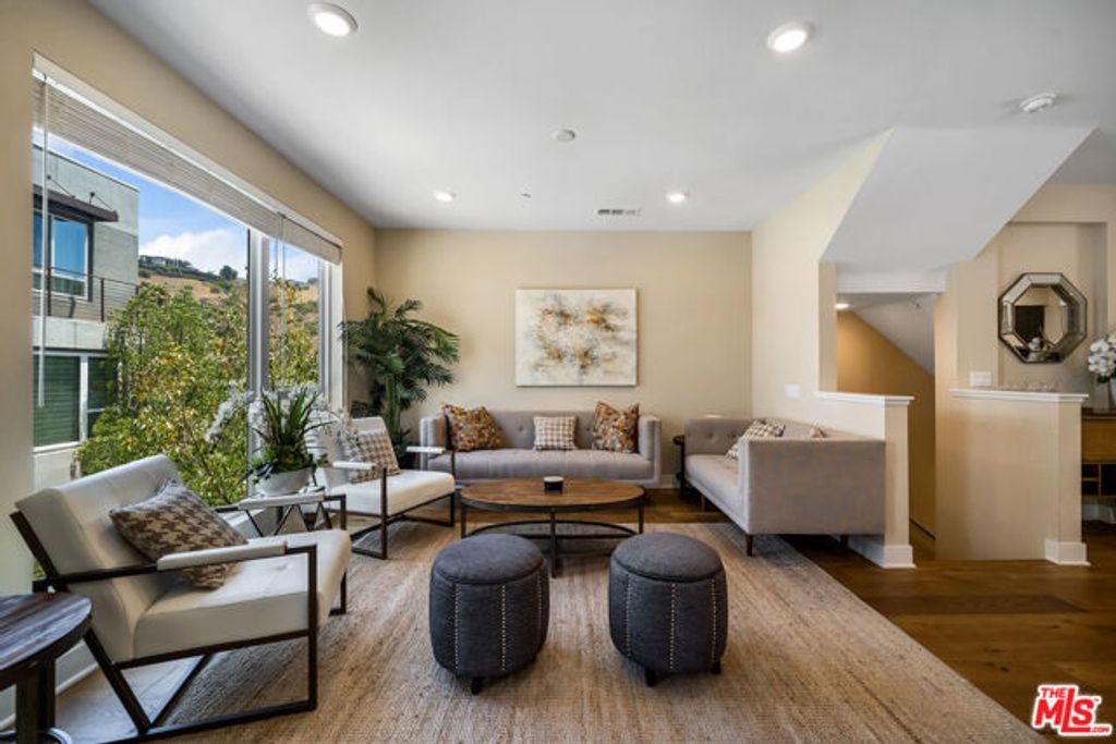 6746 W Gill Way, Los Angeles, CA 90068