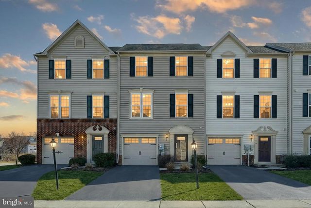 421 CHARLES, Hanover, PA 17331