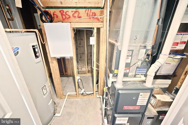 421 CHARLES, Hanover, PA 17331