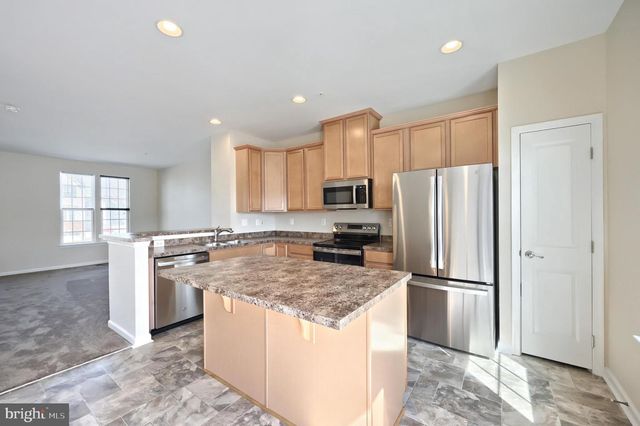 421 CHARLES, Hanover, PA 17331