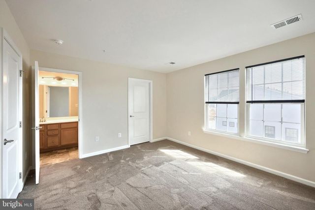 421 CHARLES, Hanover, PA 17331