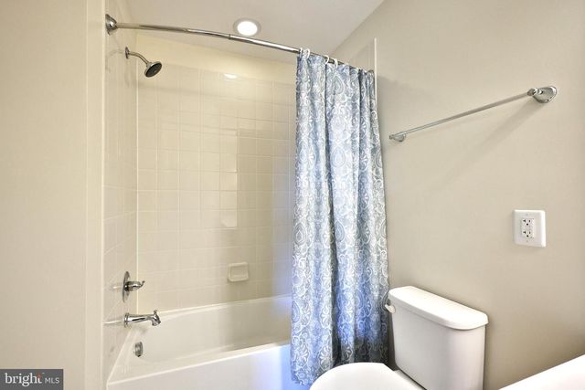 421 CHARLES, Hanover, PA 17331